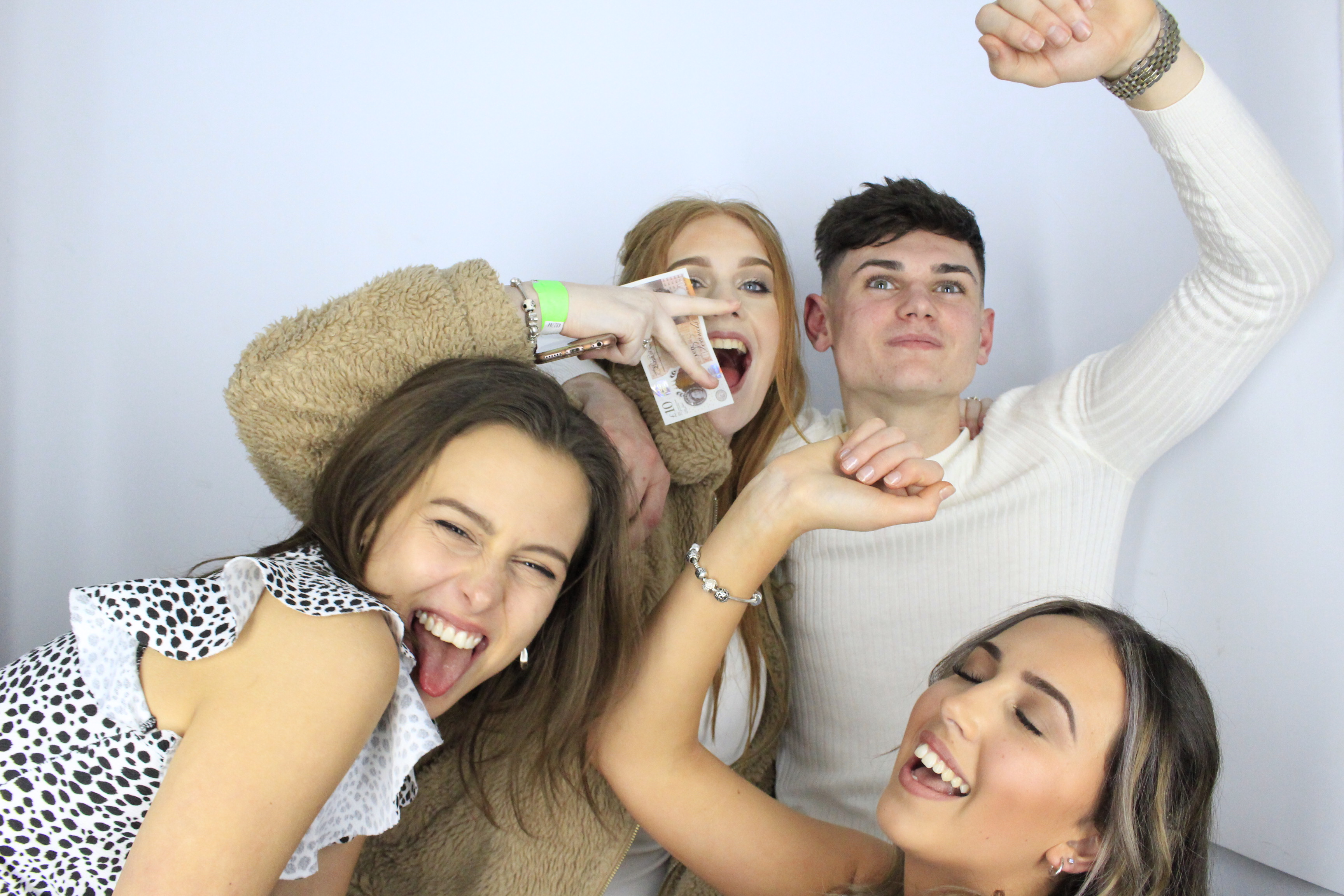 Issy & Alice's 18th Birthday Party | View more photos from the event at gallery.myphotoboothexperience.co.uk/u/MyPhotoBoothExperienceLtd/Issy-Alices-18th-Birthday-Party